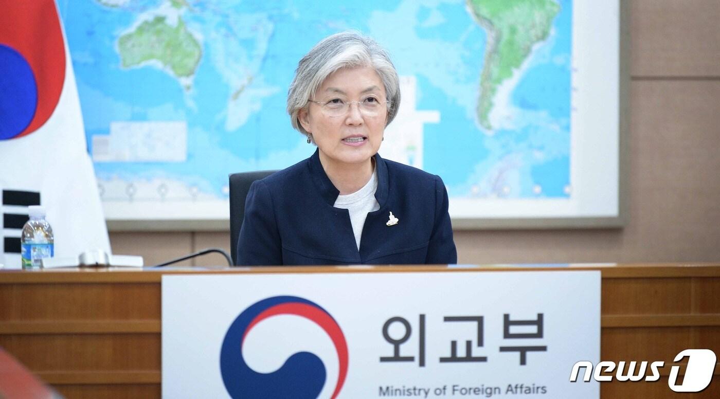 강경화 외교부 장관은 11일 신종 코로나바이러스 감염증(코로나19) 대응 관련 주요 7개국 외교장관 화상회의에 참석했다.(외교부 제공) ⓒ 뉴스1