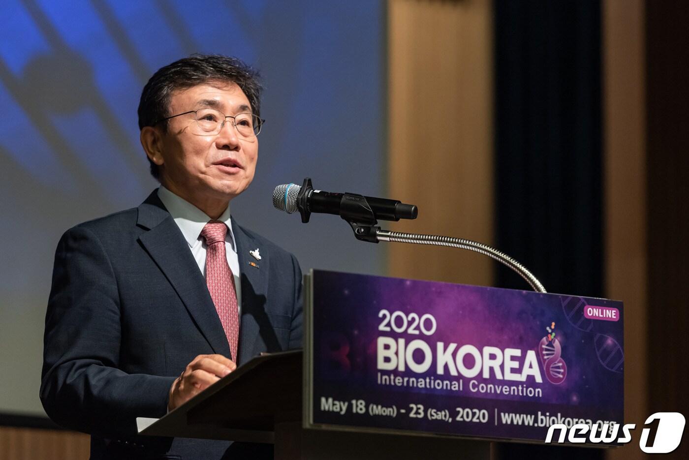 본문 이미지 - 권덕철 한국보건산업진흥원 원장이 오는 18일부터 23일까지 열릴 바이오코리아2020 전체 행사가 온라인으로 진행될 것이라고 14일 밝혔다. ⓒ 뉴스1
