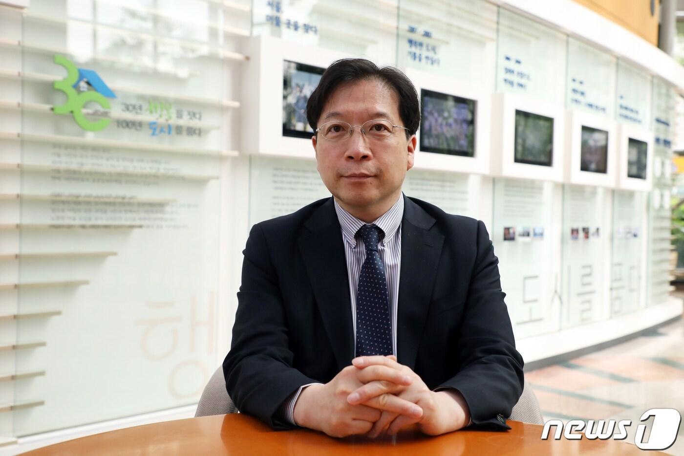 김세용 서울주택도시공사(SH공사) 사장이 14일 서울 강남구 SH공사 본사에서 뉴스1과 인터뷰 전 포즈를 취하고 있다. 2020.5.14/뉴스1 ⓒ News1 황기선 기자