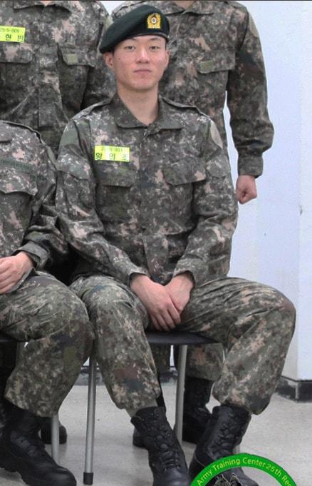 본문 이미지 - 유니폼을 벗고 군복을 입은 황의조의 모습이 공개됐다. (육군훈련소 홈페이지) ⓒ 뉴스1