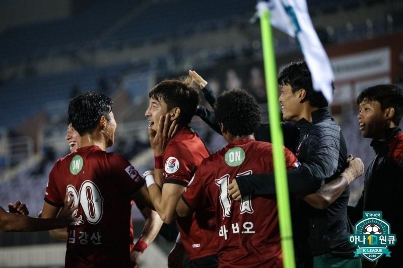 본문 이미지 - 김영찬이 멀티골을 터뜨린 K리그2 부천FC가 2연승에 성공했다. (한국프로축구연맹 제공) ⓒ 뉴스1
