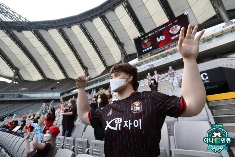 본문 이미지 - '리얼돌 사태'로 논란의 중심이 된 FC서울이 거듭 사과하면서 업체를 상대로 한 법적대응을 검토하고 있다고 밝혔다. (한국프로축구연맹 제공) ⓒ 뉴스1