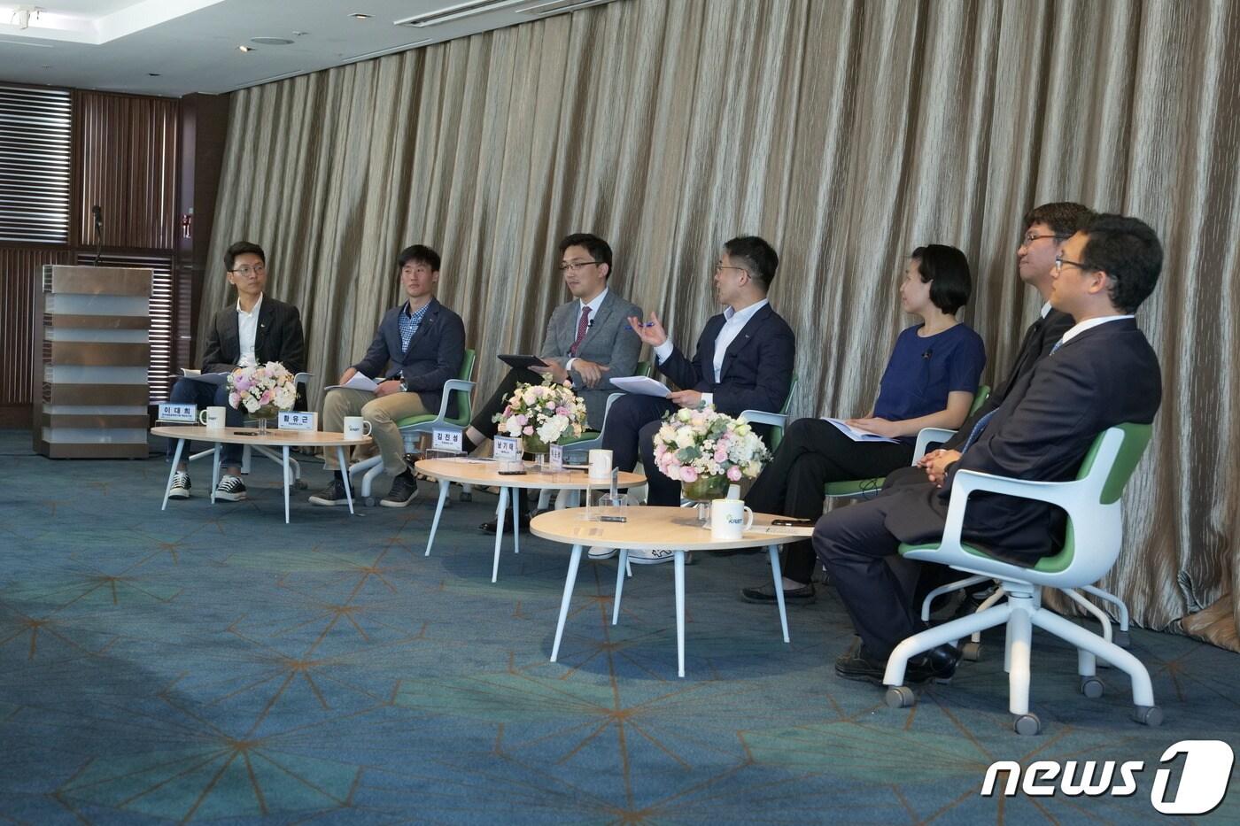 본문 이미지 - (왼쪽부터) 이대희 한국생명공학연구원 책임연구원, 함유근 전남대 교수, 김진성 연세대 교수, 남기태 서울대 교수, 박문정 포항공과대(POSTECH) 교수, 김수영 고려대 교수, 정우성 포항공과대 교수. (한국과학기술한림원 제공) 2020.05.21/뉴스1
