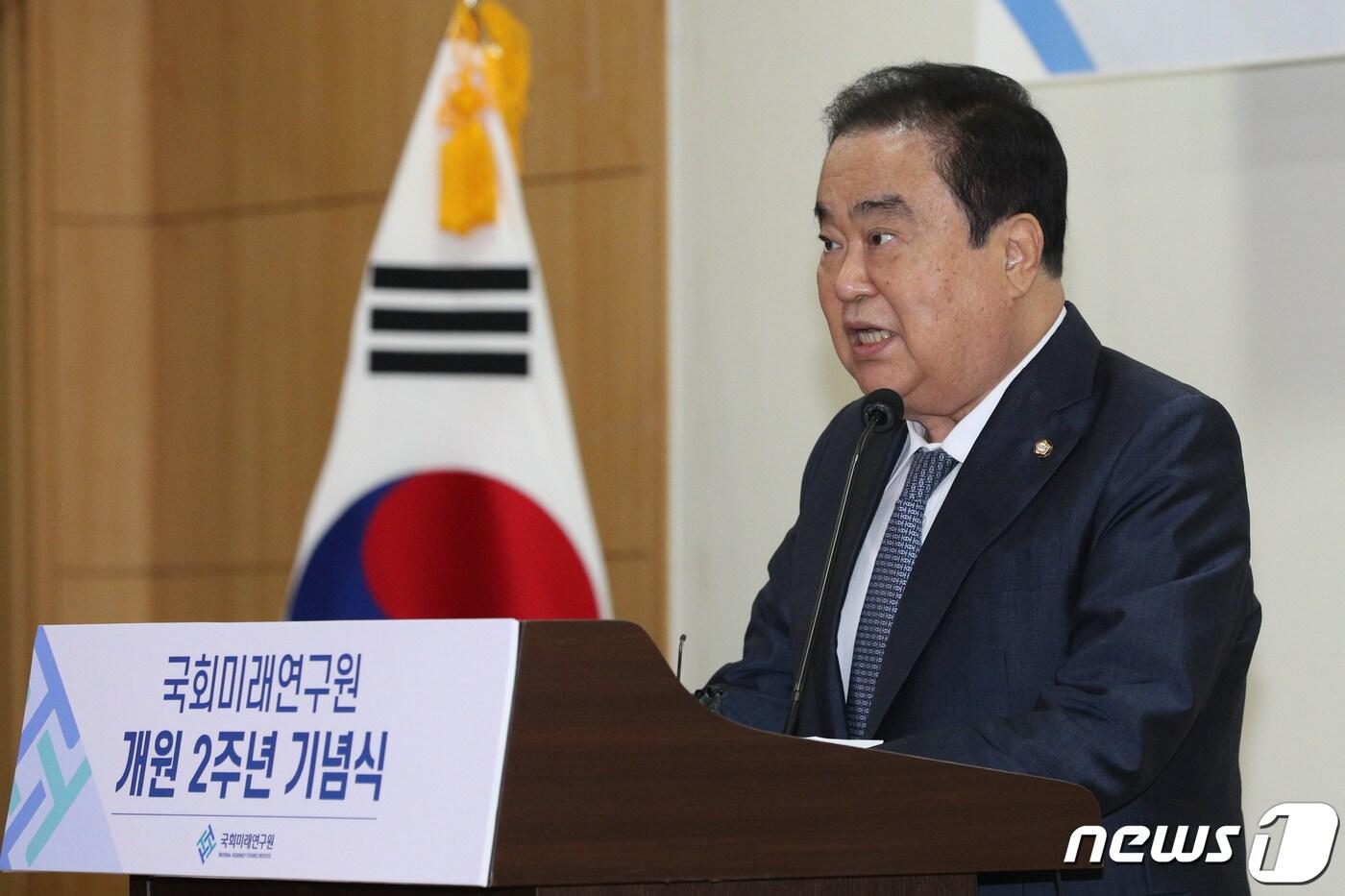 본문 이미지 - 문희상 국회의장이 26일 오전 서울 여의도 국회에서 열린 국회미래연구원 개원 2주년 기념식에서 격려사를 하고 있다. 2020.5.26/뉴스1 ⓒ News1 성동훈 기자