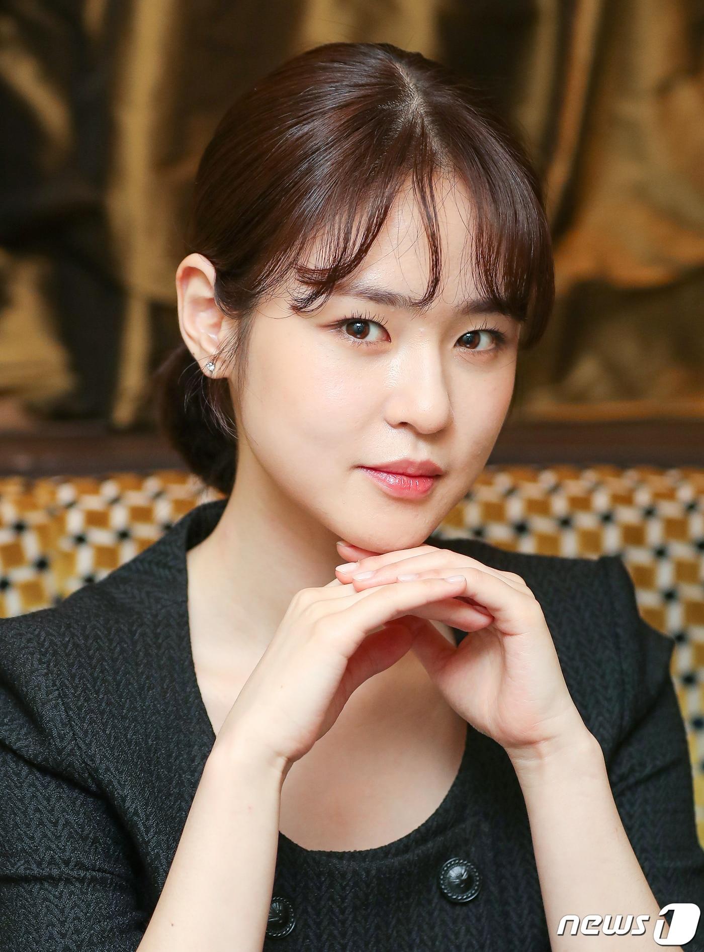 본문 이미지 - JTBC 드라마 '부부의 세계'에서 열연한 심은우가 26일 뉴스1과 인터뷰에서 앞서 포즈를 취하고 있다. 2020.5.26/뉴스1 ⓒ News1 김진환 기자