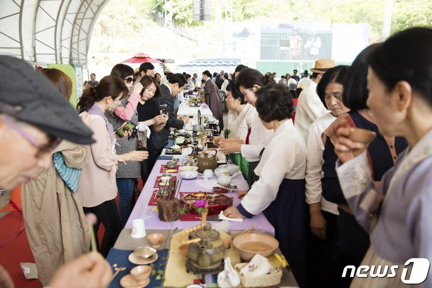 본문 이미지 - 하동야생차문화축제 장면. /ⓒ 뉴스1