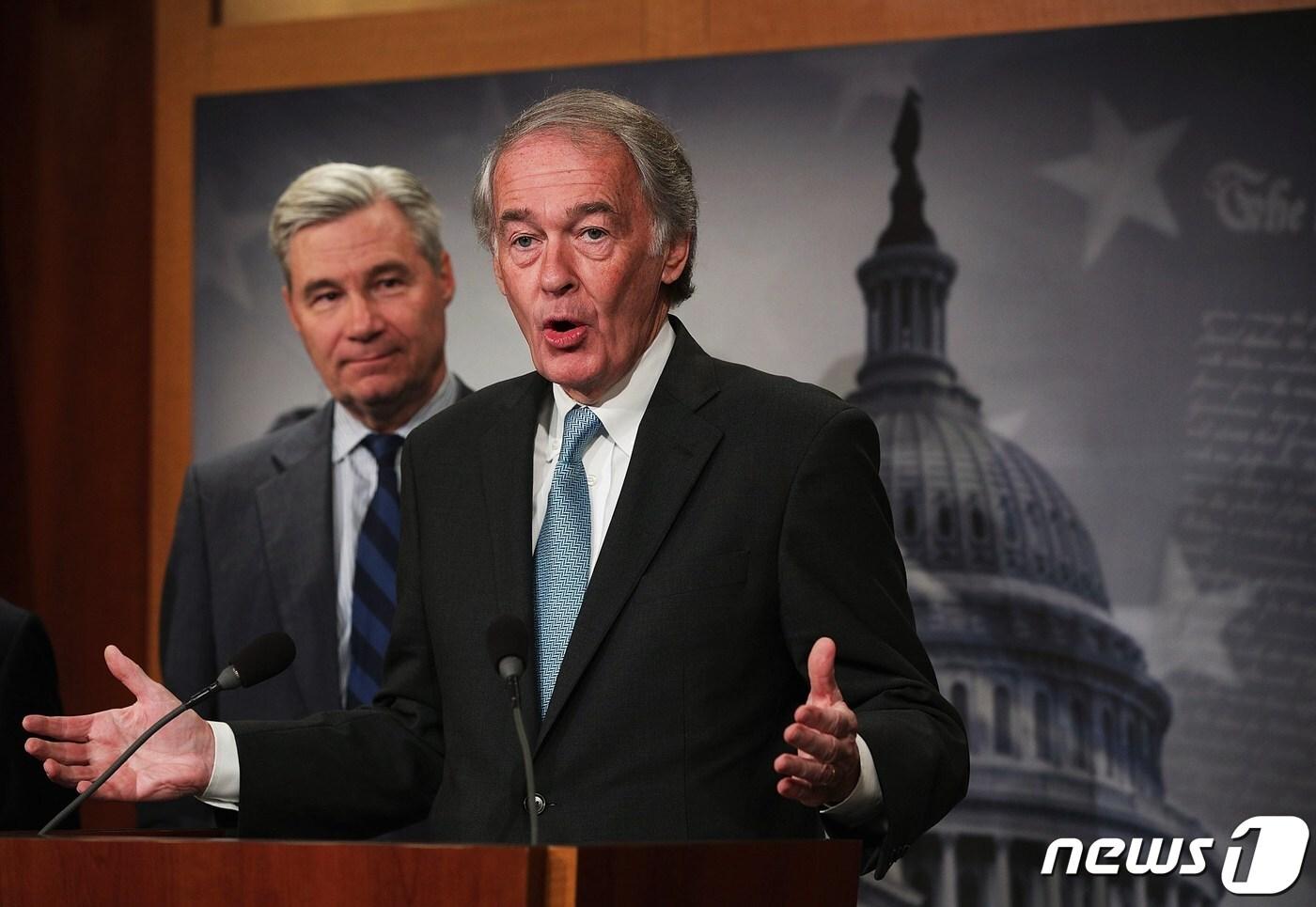 본문 이미지 - 에드워드 마키 상원의원(민주·사진 가운데) <자료사진>ⓒ AFP=뉴스1