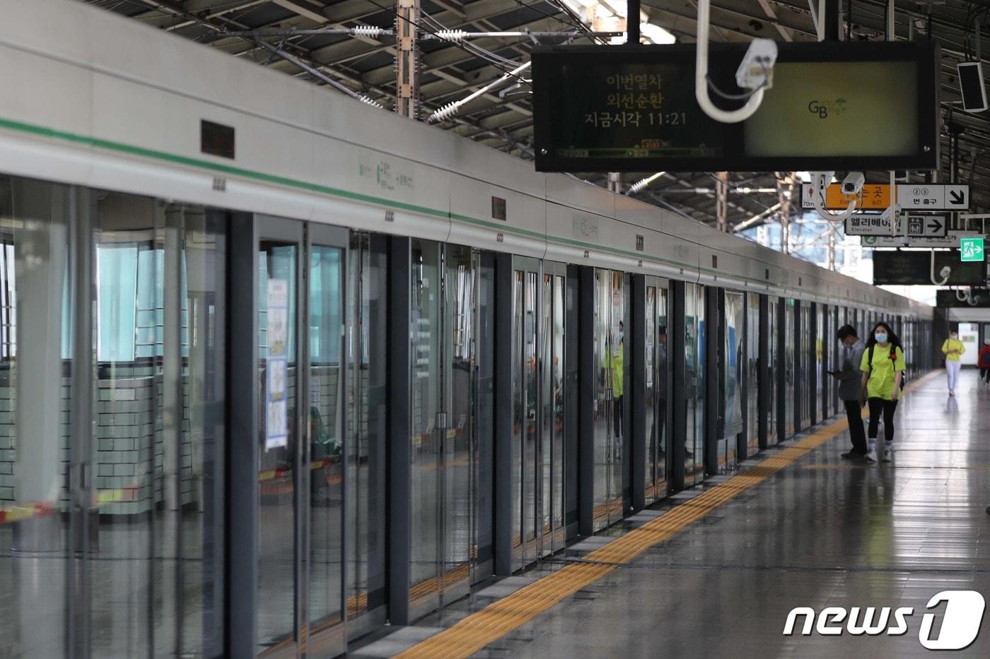 지하철2호선 구의역 승강장. (사진은 기사 내용과 무관함) / 뉴스1 ⓒ News1