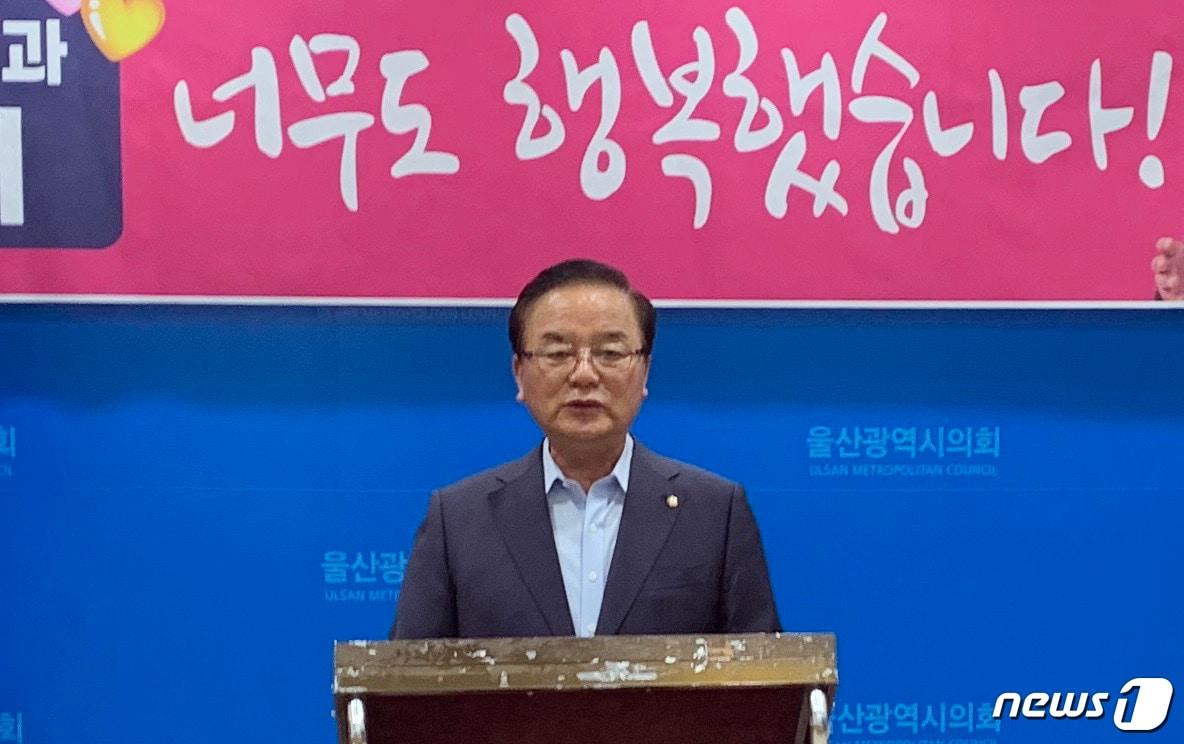 본문 이미지 - 미래통합당 정갑윤 국회의원(울산 중구)이 28일 오후 울산시의회 프레스센터에서 기자회견을 하고 있다. 2020.5.28/뉴스1 ⓒ News1 조민주 기자