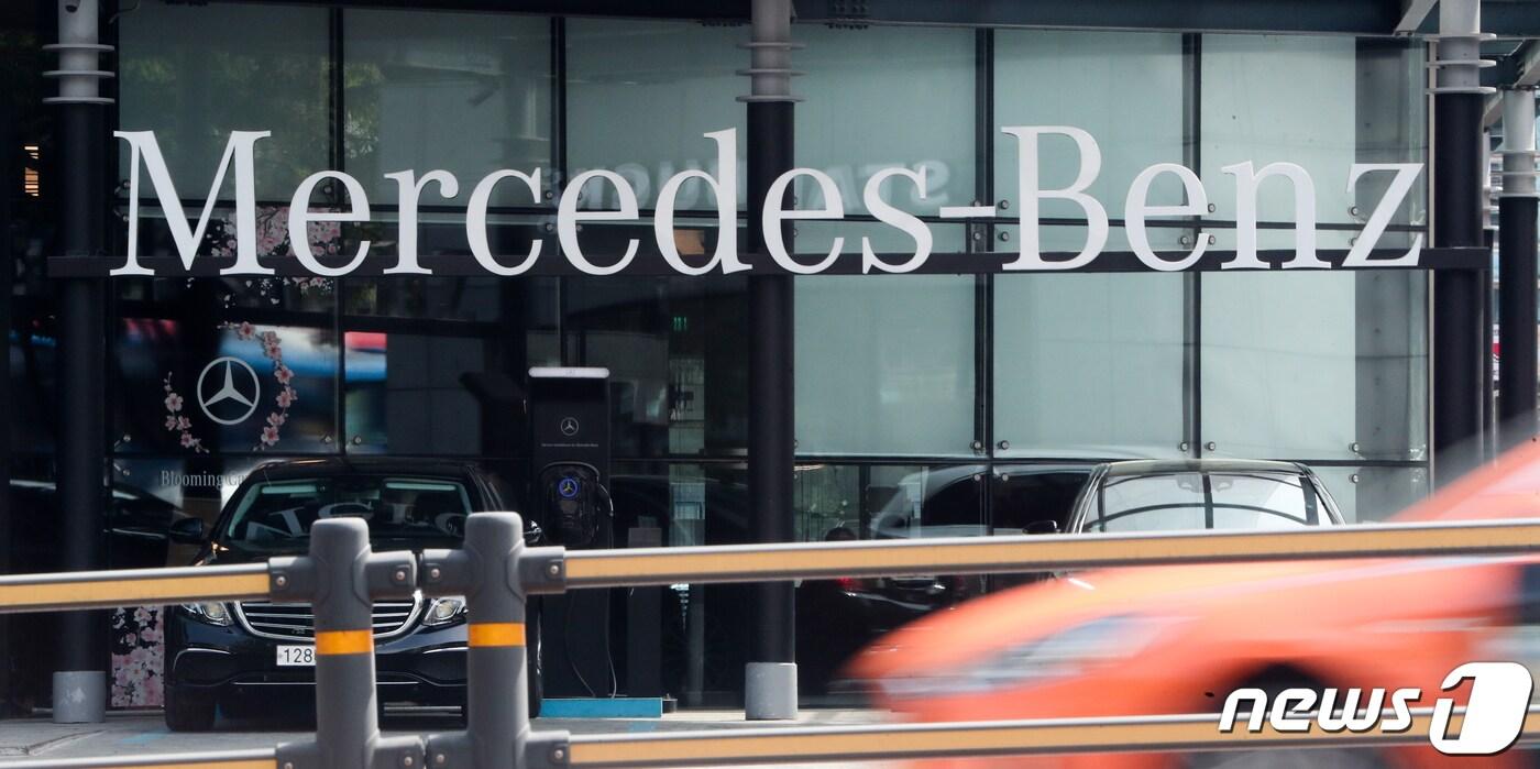 서울 강남의 메르세데스-벤츠코리아 매장.  /뉴스1 ⓒ News1 허경 기자