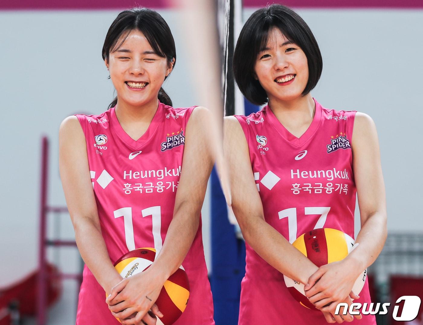 본문 이미지 - 여자배구 흥국생명 핑크스파이더스의 쌍둥이 자매 이재영(오른쪽)·이다영이 7일 경기 용인시 기흥구 흥국생명 연수원에서 인터뷰를 하기 앞서 포즈를 취하고 있다. 2020.5.7/뉴스1 ⓒ News1 허경 기자