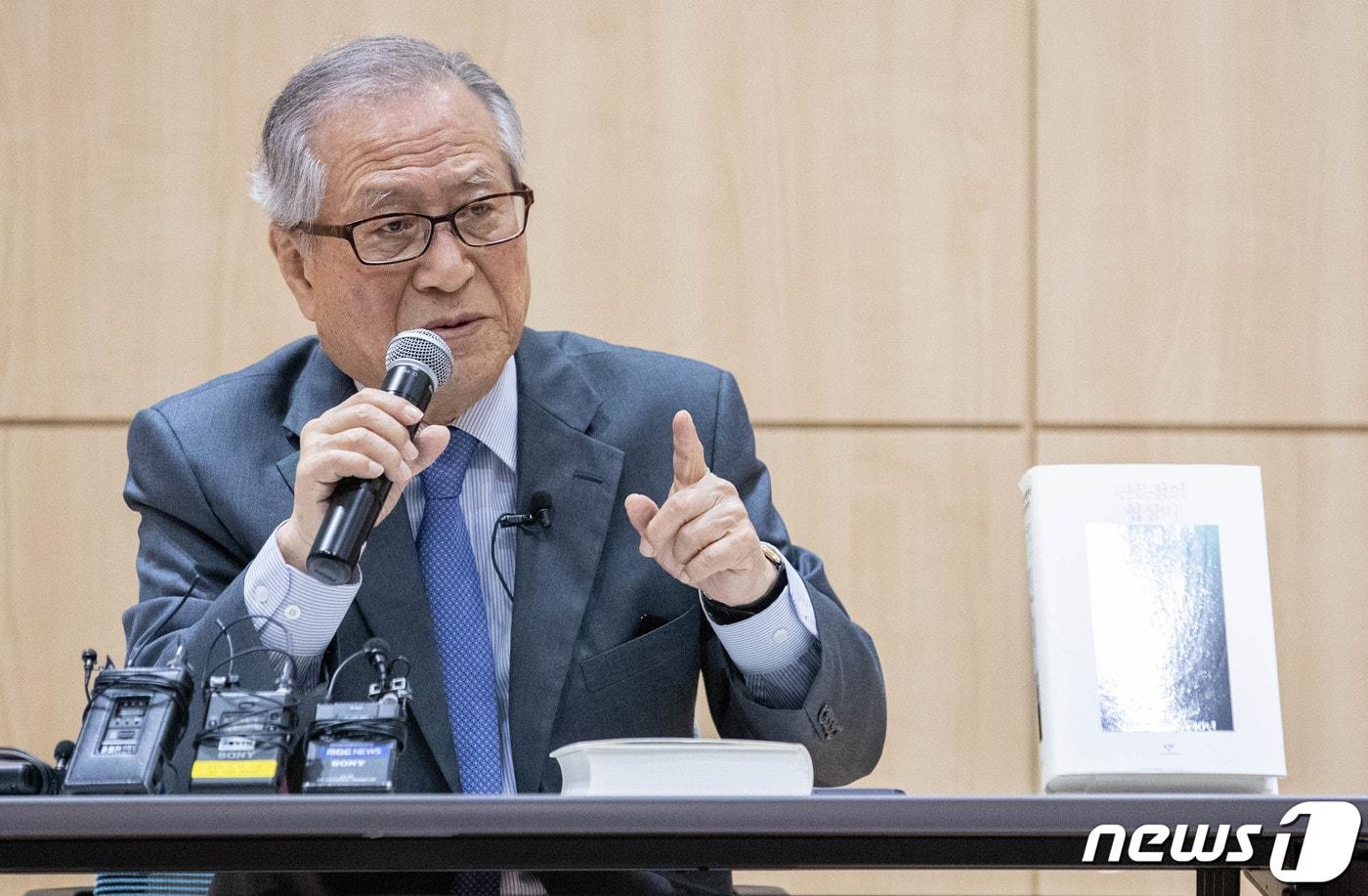 통일부 장관을 지낸 정세현 민주평화통일자문회의 수석부의장이 10일 오전 서울 마포구 창비서교빌딩에서 열린 회고록 '판문점의 협상가' 출간기념 기자간담회에서 발언을 하고 있다. 2020.6.10/뉴스1 ⓒ News1 이재명 기자