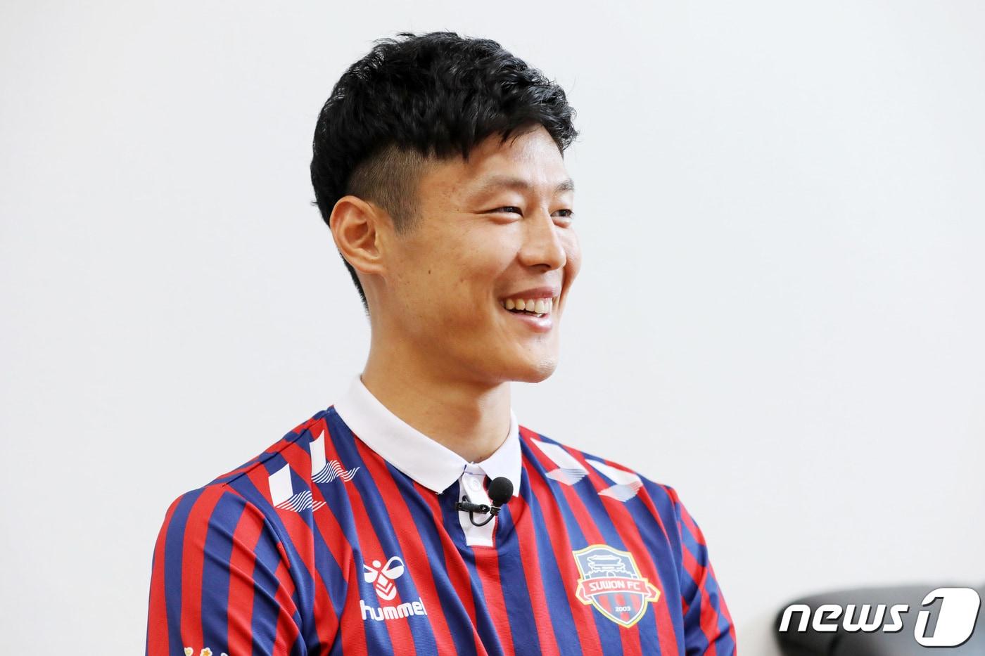 수원FC 안병준이 10일 오전 경기도 수원시 장안구 수원종합운동장에서 뉴스1과 인터뷰를 하고 있다. 2020.6.10/뉴스1 ⓒ News1 조태형 기자