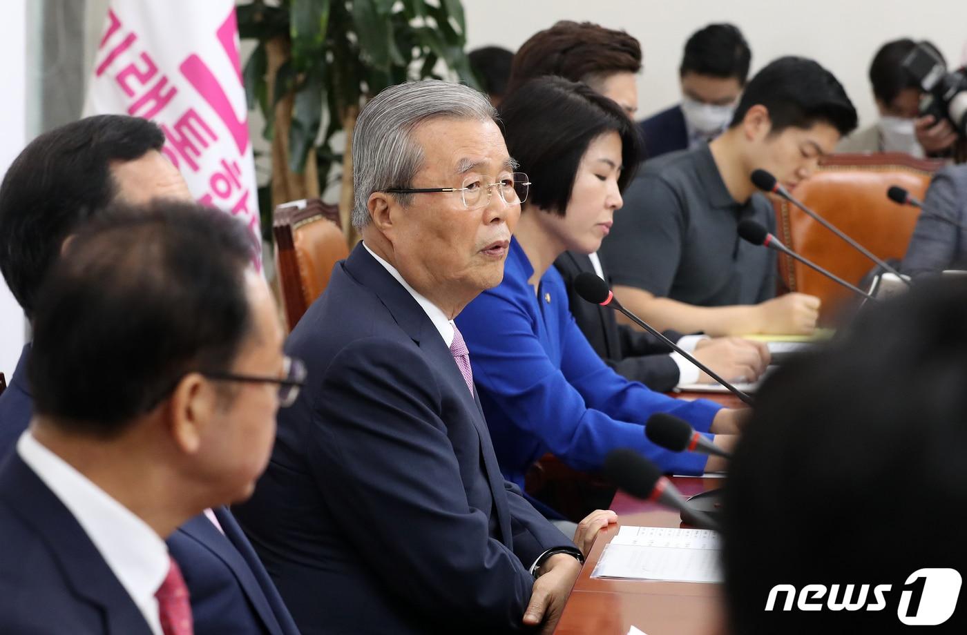본문 이미지 - 김종인 미래통합당 비대위원장이 11일 오전 서울 여의도 국회에서 열린 비상대책위원회의에서 모두발언을 하고 있다. 2020.6.11/뉴스1 ⓒ News1 이동해 기자