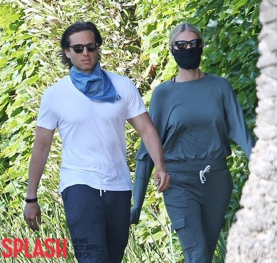 본문 이미지 - 브래드 팰척, 기네스 팰트로/ 사진제공=Splash News ⓒ 뉴스1