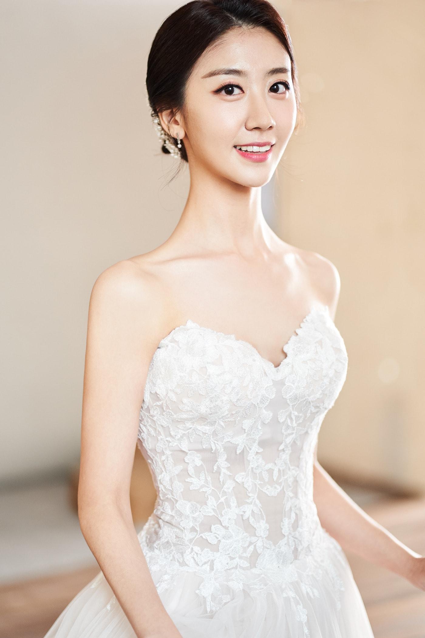 본문 이미지 - 기상캐스터 전소영/해피메리드컴퍼니, 웨딩디렉터봉드, 써드마인드, 아이테오, 미즈노블, 스플렌디노, 서담하, 정민경스타일리스트, 마인모리 ⓒ 뉴스1