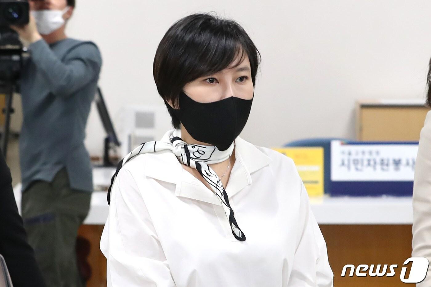 최순실 씨의 조카 장시호가 2020년 6월 17일 오전 서울 서초구 서울고등법원에서 열린 직권남용권리행사방해 등 파기환송심 1회 공판에 출석하고 있다. 2020.6.17/뉴스1 ⓒ News1 임세영 기자