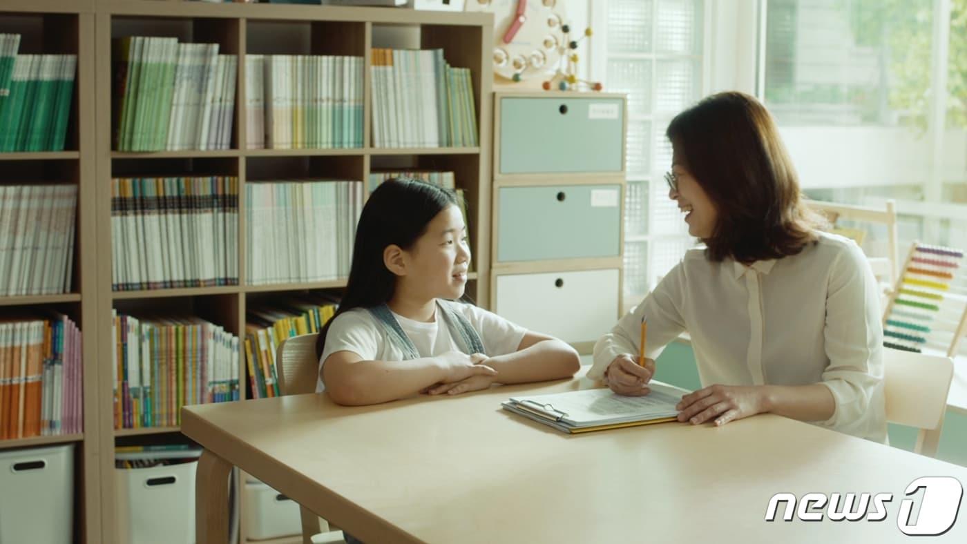 본문 이미지 - KT '마음을 담다' 캠페인 신규 TV 광고 '제 이름은 노혜담입니다' 편 스틸컷 ⓒ 뉴스1