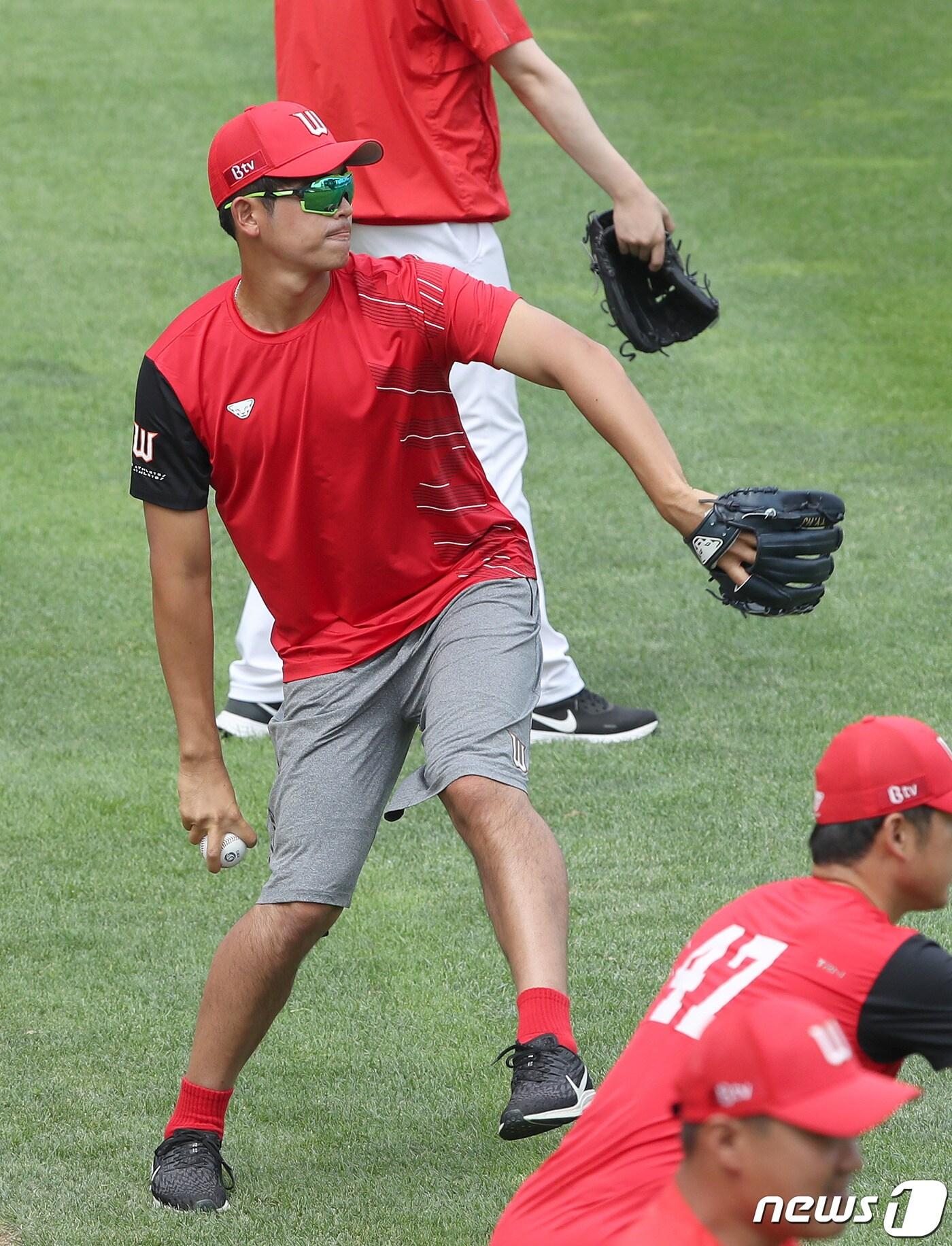 본문 이미지 - SK와이번스 유니폼을 입게된 이태양. (SK 와이번스 제공) ⓒ 뉴스1