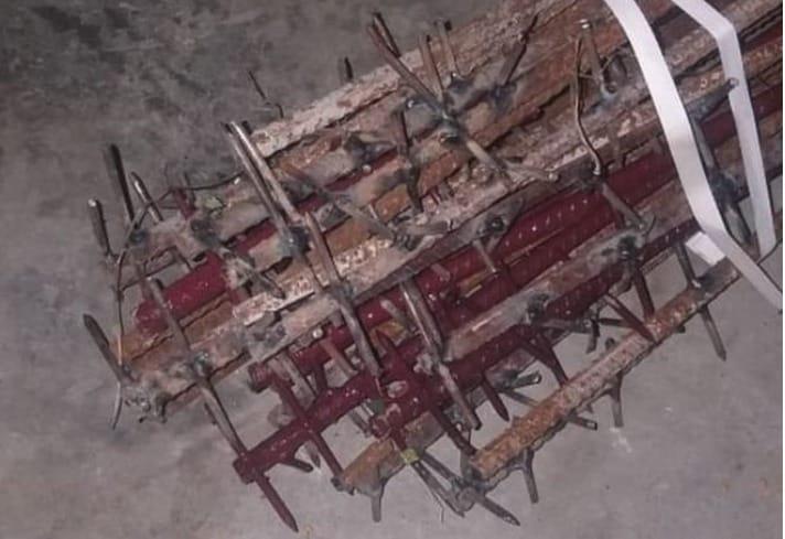 본문 이미지 - 못달린 쇠파이프 - BBC 갈무리