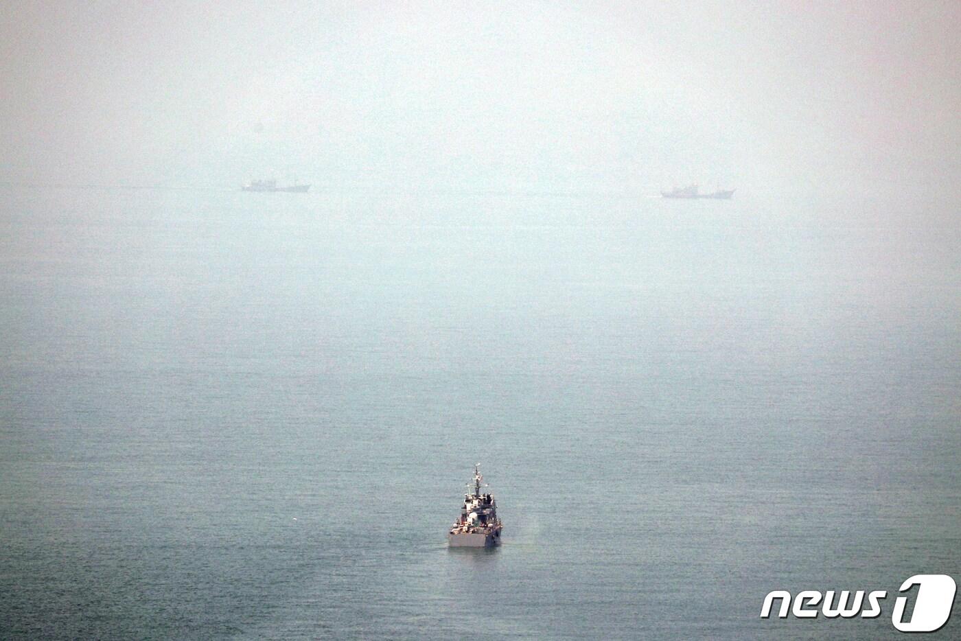 본문 이미지 - 인천 옹진군 대연평도 해안에서 임무 수행 중인 우리 해군 고속정. 2020.6.21/뉴스1 ⓒ News1 구윤성 기자