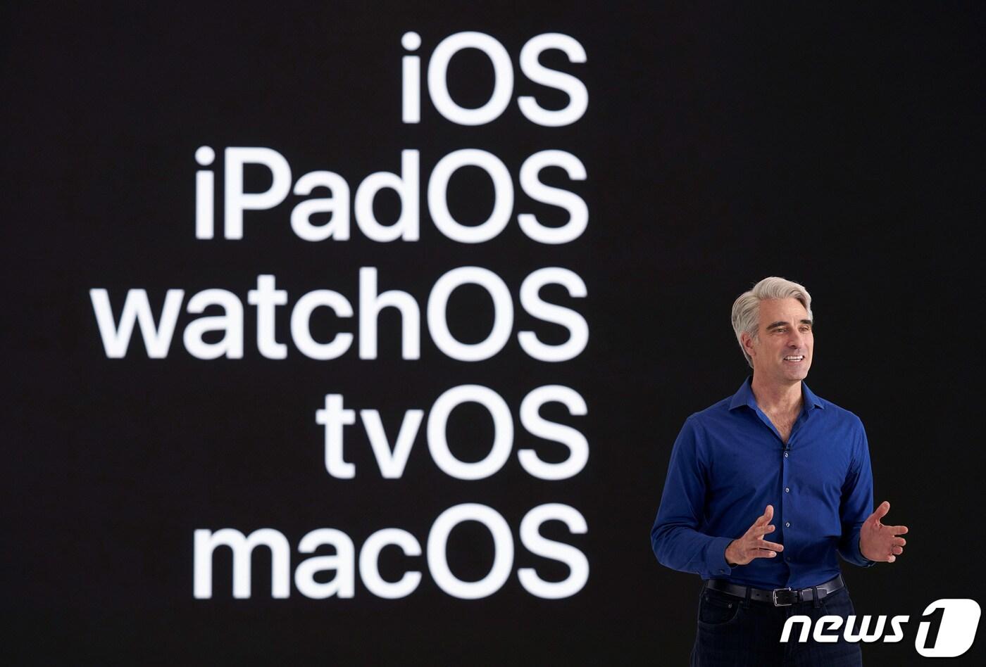 크레이그 페더리기 애플 소프트웨어 엔지니어링 부사장이 22일(현지시간) 캘리포니아주 쿠퍼티노에서 온라인으로 열린 애플 ‘2020 WWDC(세계개발자회의)’서 기조연설을 하고 있다. <자료사진>ⓒ 로이터=뉴스1 ⓒ News1 우동명 기자