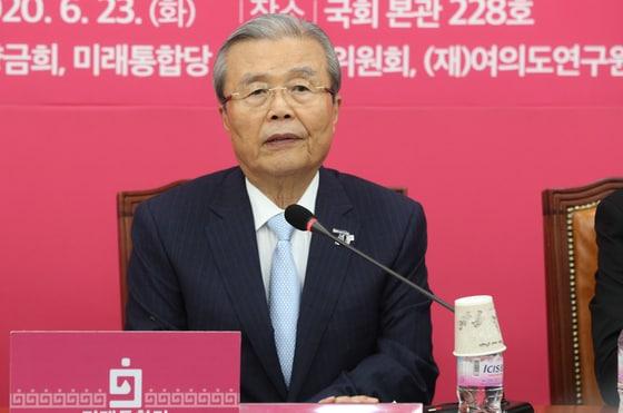 본문 이미지 - 김종인 미래통합당 비대위원장이 지난 23일 오후 서울 여의도 국회에서 열린 아동학대범죄 근절을 위한 전문가 간담회에서 축사를 하고 있다. ⓒ News1 성동훈 기자