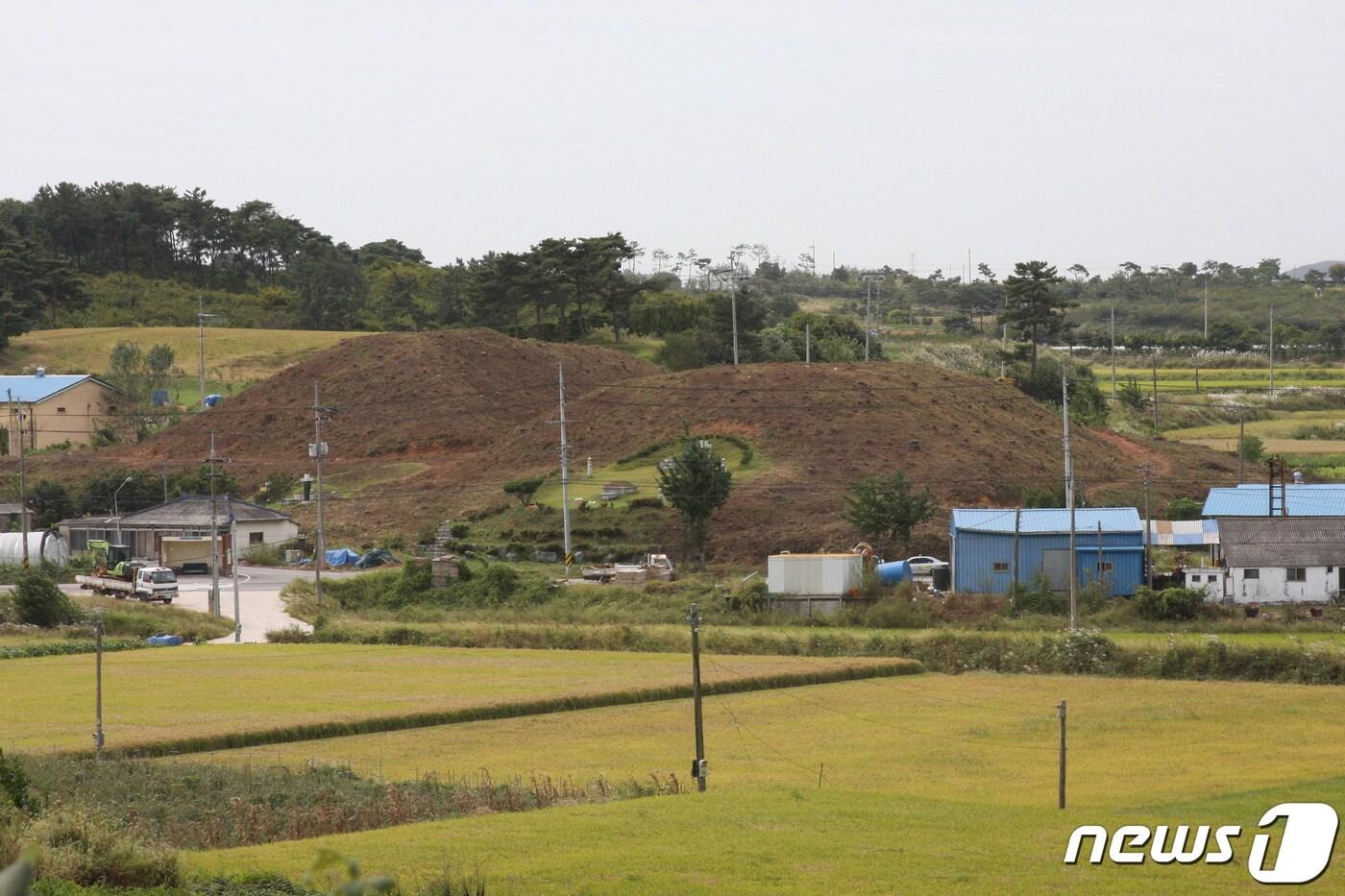 본문 이미지 - 전북 고창군이 주최하고 원광대학교 마한백제문화연구소가 주관하는 ‘고창 마한고분군 사적(확대)지정을 위한 학술심포지엄’이 24일 오후 고창고인돌박물관에서 열렸다. /ⓒ 뉴스1