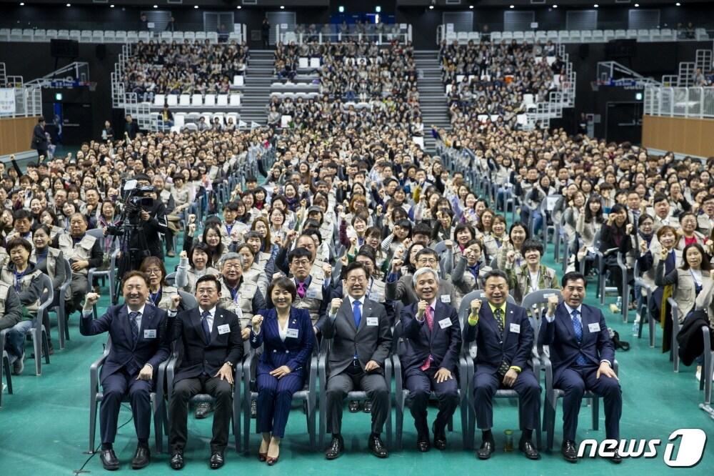 본문 이미지 - 경기도는 지난해 3월8일 서수원칠보체육관에서 체납관리단 출범식을 가졌다.(경기도 제공)ⓒ 뉴스1