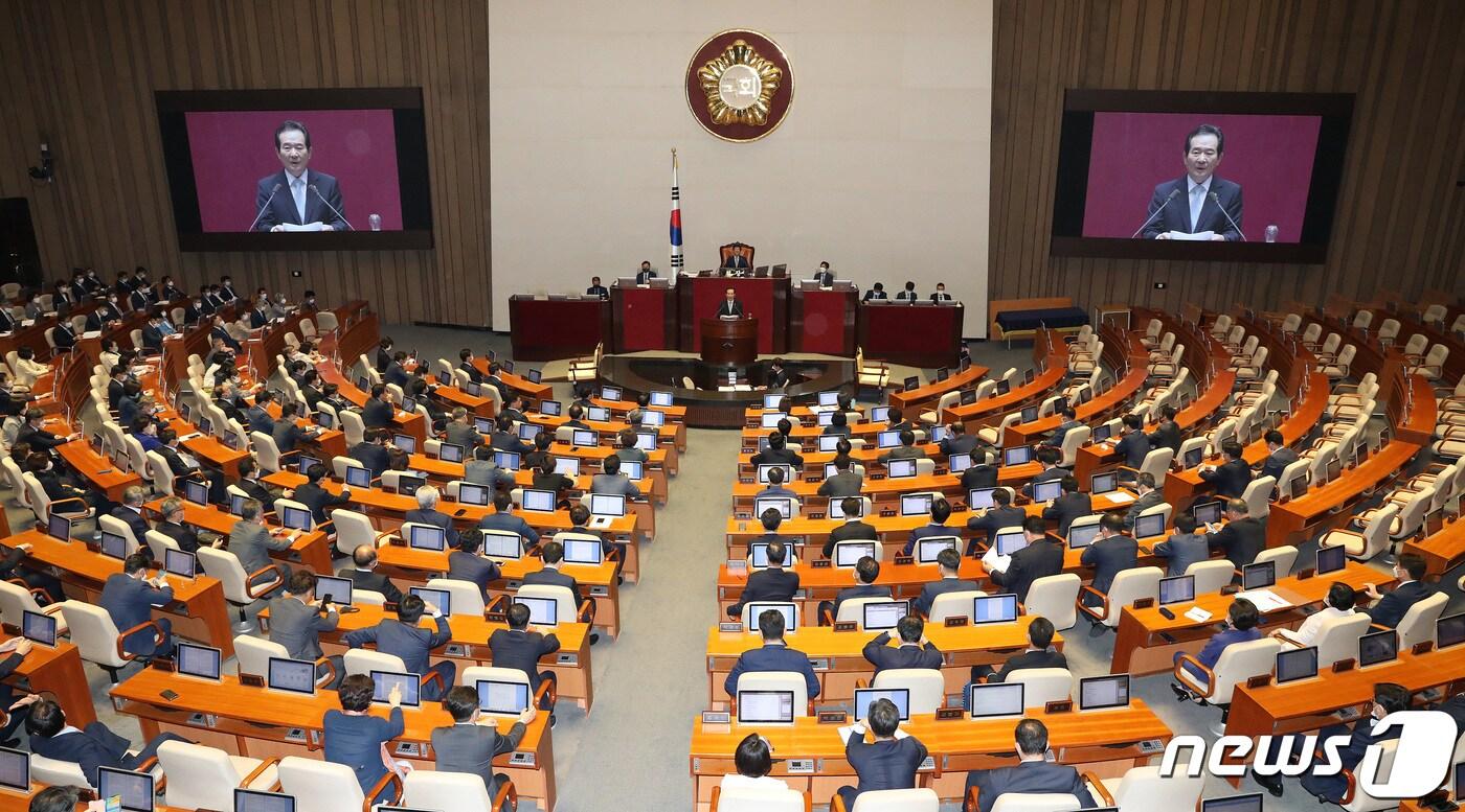 본문 이미지 - 정세균 국무총리가 29일 오후 서울 여의도 국회에서 열린 제379회국회(임시회) 제6차 본회의에 참석해 2020년도 제3회 추가경정예산안에 대한 정부의 시정연설을 하고 있다. 2020.6.29/뉴스1 ⓒ News1 박세연 기자