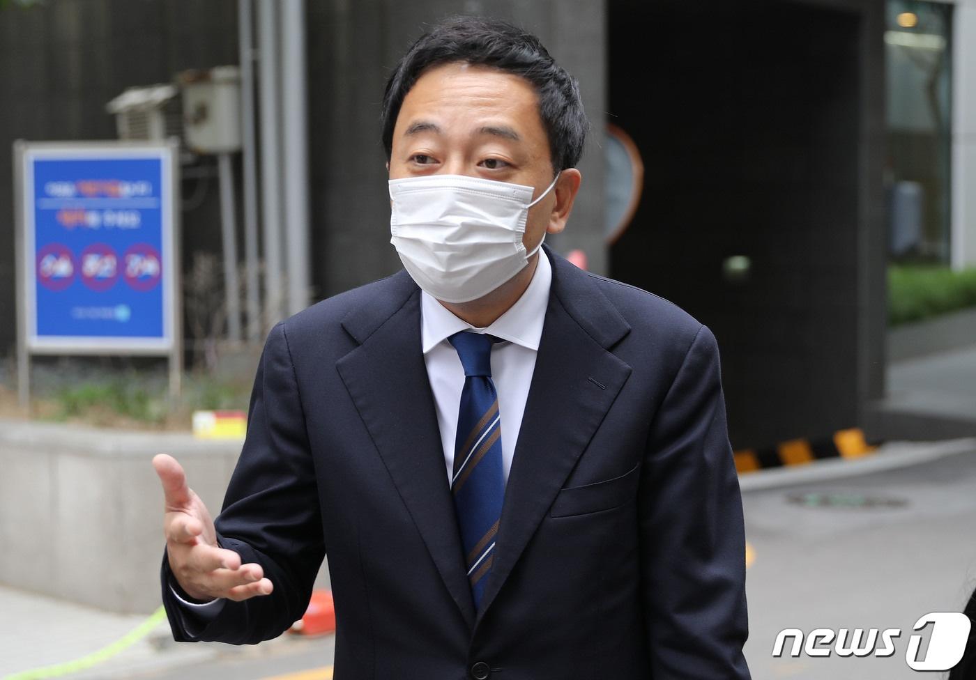 본문 이미지 - 금태섭 전 더불어민주당 의원이 지난 6월29일 오후 서울 영등포구 여의도 더불어민주당사에서 열린 윤리심판원 징계논의에 참석하고 있다. 2020.6.29/뉴스1 ⓒ News1 임세영 기자