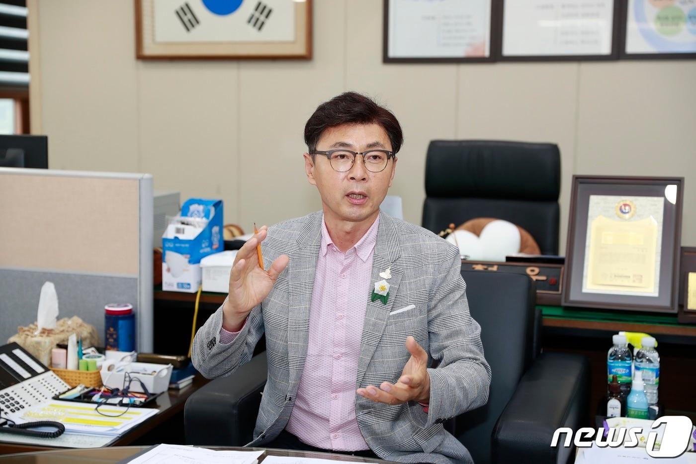 김철우 보성군수가 뉴스1과 인터뷰에서 민선7기 2년 성과와 앞으로 2년의 추진계획에 대해 설명하고 있다.(보성군 제공)2020.6.29 /ⓒ 뉴스1