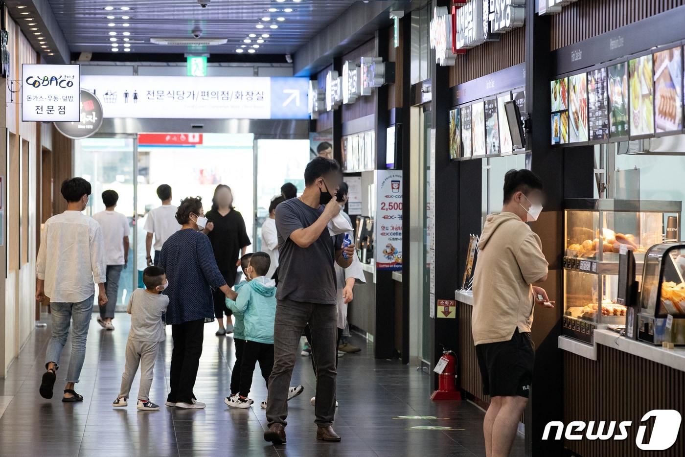 본문 이미지 - 경부고속도로 부산방향 한 휴게소 모습. 2020.6.30/뉴스1 ⓒ News1 유승관 기자