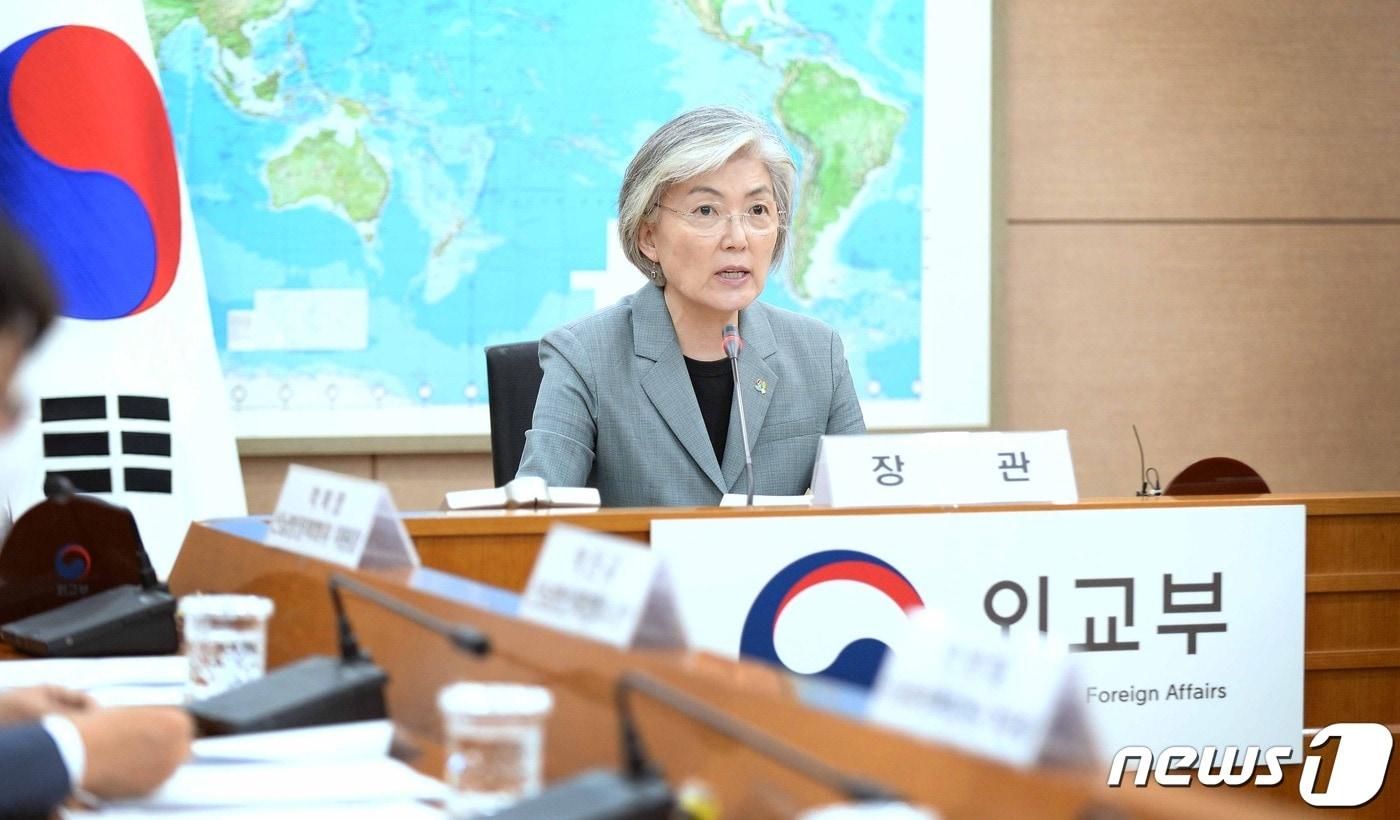 본문 이미지 - 강경화 외교부 장관이 3일 아세안 국가 주재 공관장들과 신종 코로나바이러스 감염증(코로나19) 협력, 신남방정책 발전 방향에 대해 논의했다.(외교부 제공)ⓒ 뉴스1