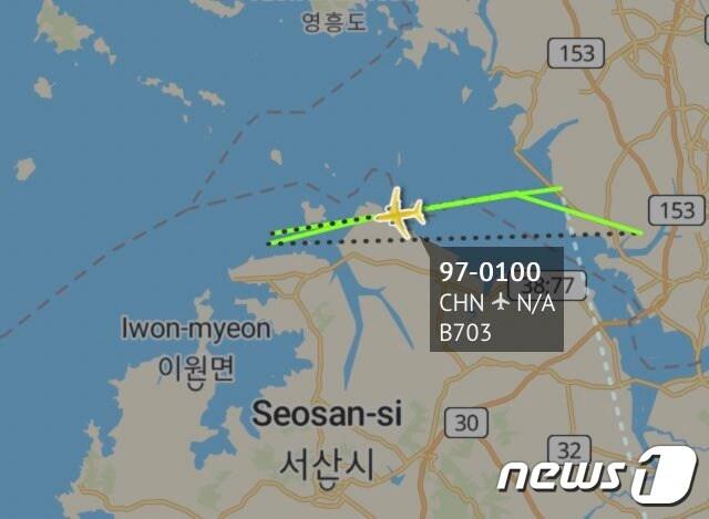 본문 이미지 - 3일 서해안 일대 전개된 미 공군  E-8C 조인트 스타즈(J-STARS) 지상감시정찰기./출처=트위터 ⓒ 뉴스1