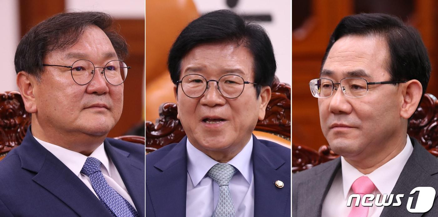 본문 이미지 - 박병석 신임 국회의장이 5일 오후 서울 여의도 국회 의장실에서 김태년 더불어민주당 원내대표, 주호영 미래통합당 원내대표와 회동하고 있다. 2020.6.5/뉴스1 ⓒ News1 신웅수 기자