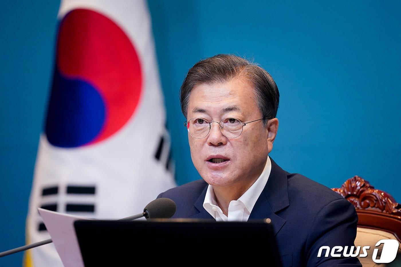 본문 이미지 - 문재인 대통령이 9일 청와대에서 국무회의를 주재, 모두발언을 하고 있다. (청와대 제공) 2020.6.9/뉴스1 ⓒ News1 유승관 기자