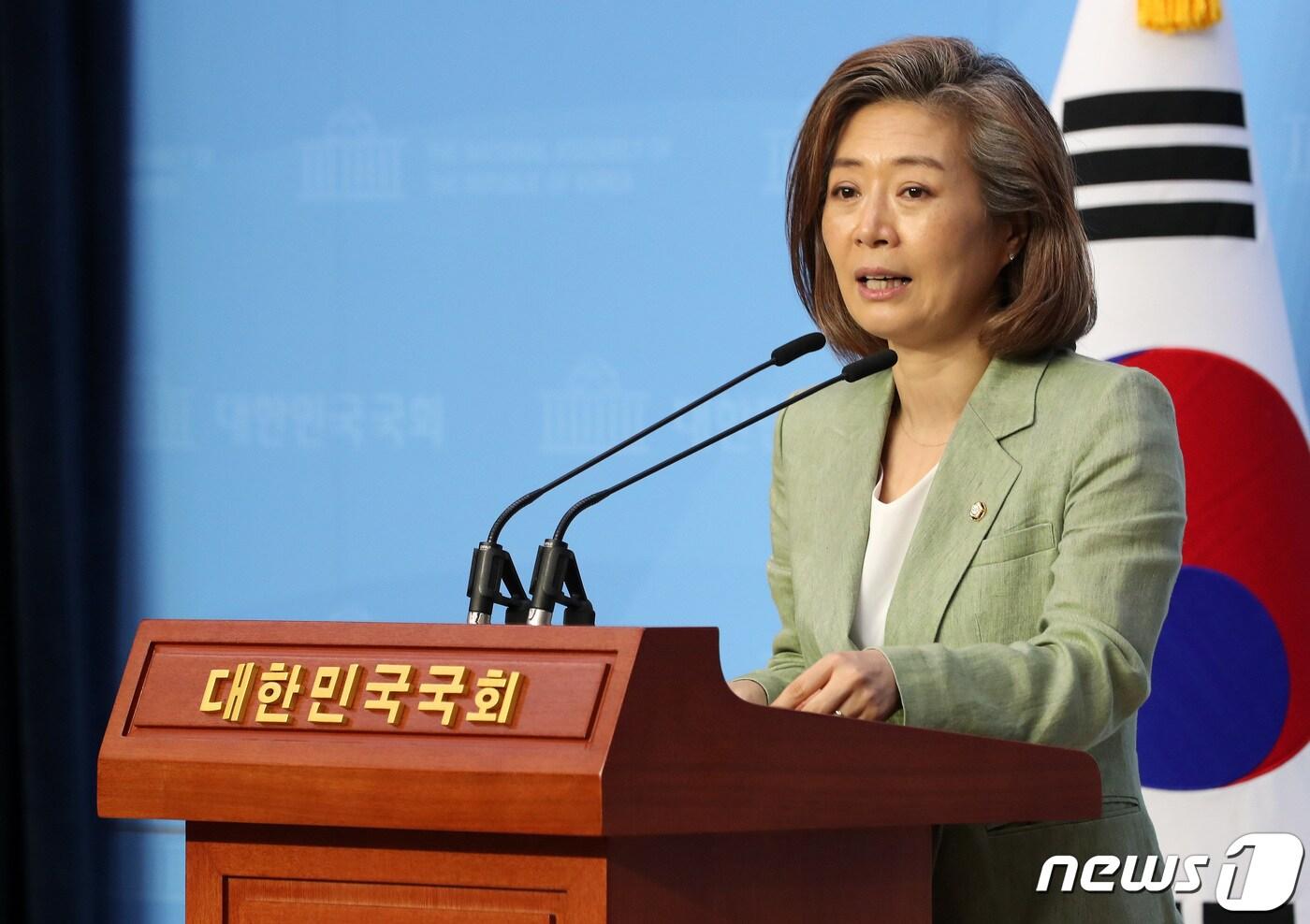 양이원영 더불어민주당 의원이 1일 오후 서울 여의도 국회 소통관에서 국가 탄소감축 예산제 도입 법안 발의 관련 기자회견을 열고 발언하고 있다. 2020.7.1/뉴스1 ⓒ News1 이동해 기자