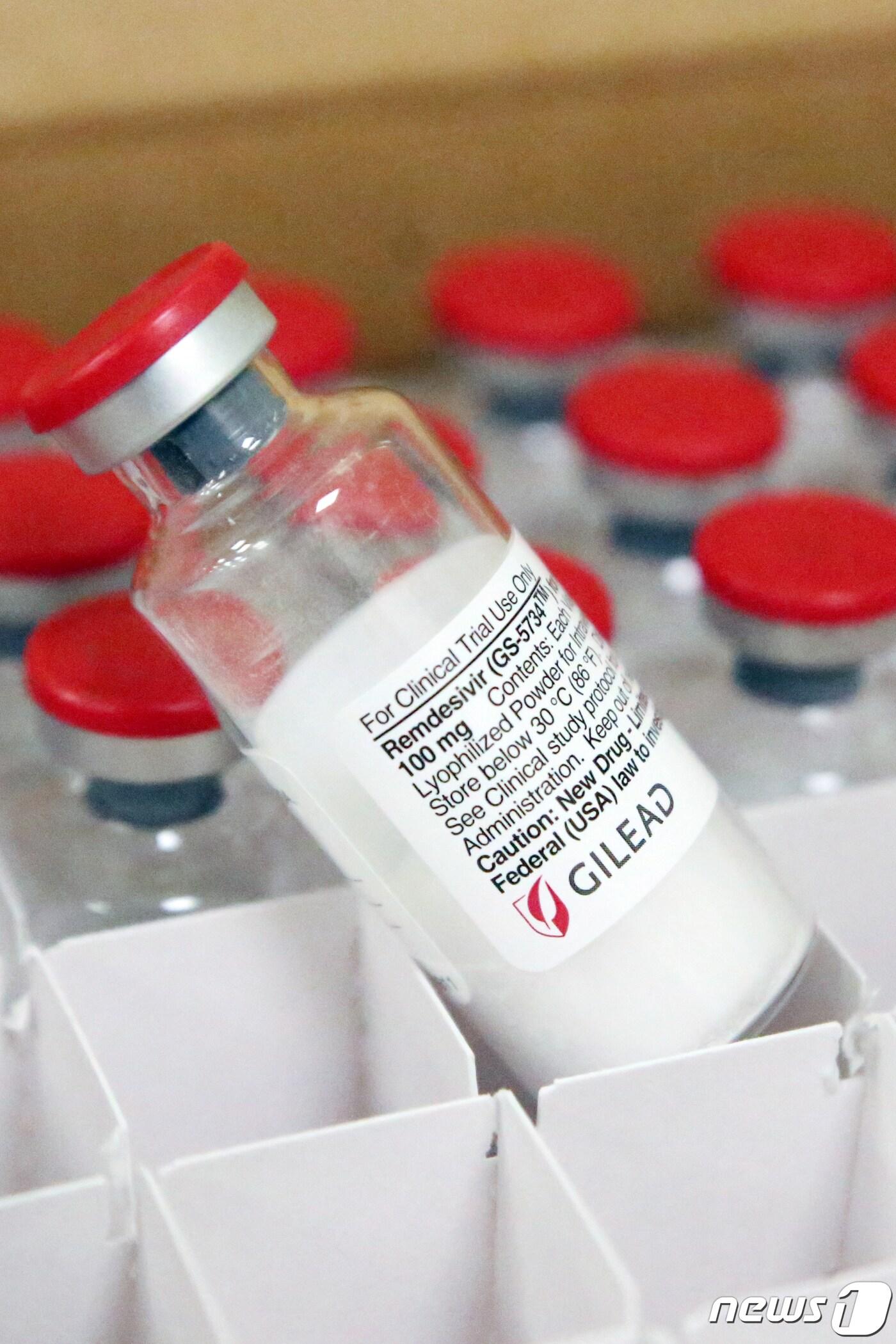 FDA, 렘데시비르 코로나 치료제 공식 승인…사상 최초(종합) - 뉴스1