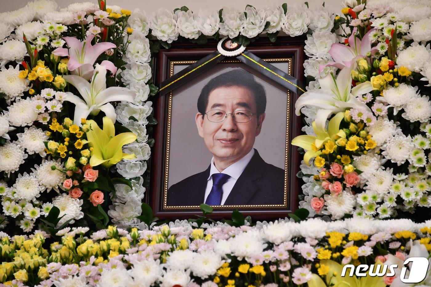 본문 이미지 - 지난 7월 10일 오전 서울 종로구 서울대병원 장례식장에 故 박원순 서울시장의 빈소가 마련돼 있다. (서울시 제공) 2020.7.10/뉴스1
