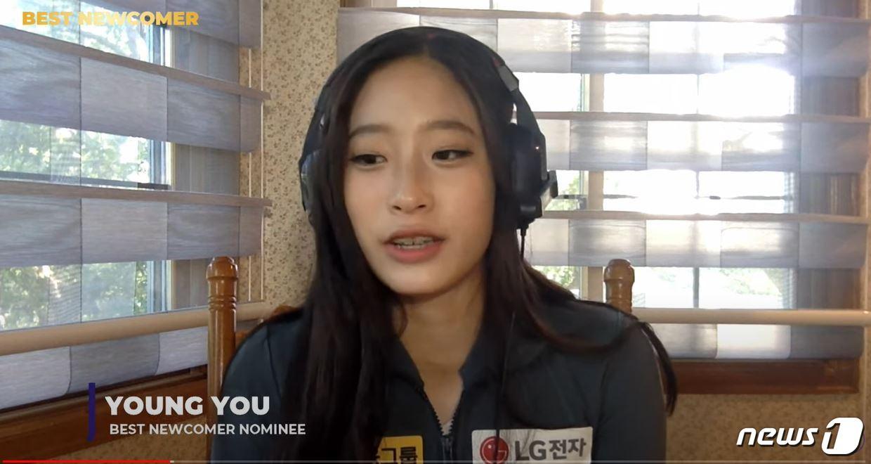 본문 이미지 - 유영이 12일 열린 ISU 시상식에서 신인상 후보에 올린 뒤 소감을 이야기 하고 있다. (ISU 홈페이지 캡처) ⓒ 뉴스1