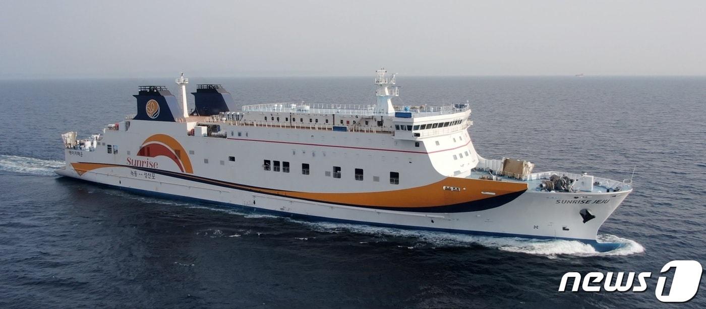  '선라이즈 제주(Sunrise Jeju)호' 가 오는 16일 녹동항~ 제주 서귀포시 성산항 노선을 취항한다.2020.7.13/ⓒ 뉴스1