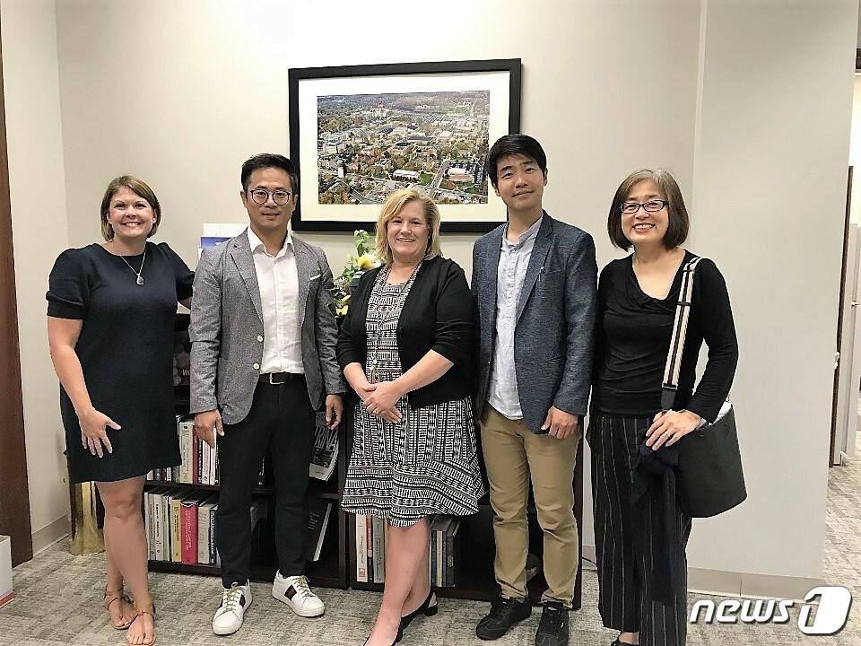 본문 이미지 - 지난해 8월 이스턴미시간대를 방문한 임진섭 교수(왼쪽 두번째)와 박명배 교수(오른쪽 두번째) (배재대 제공) ⓒ 뉴스1