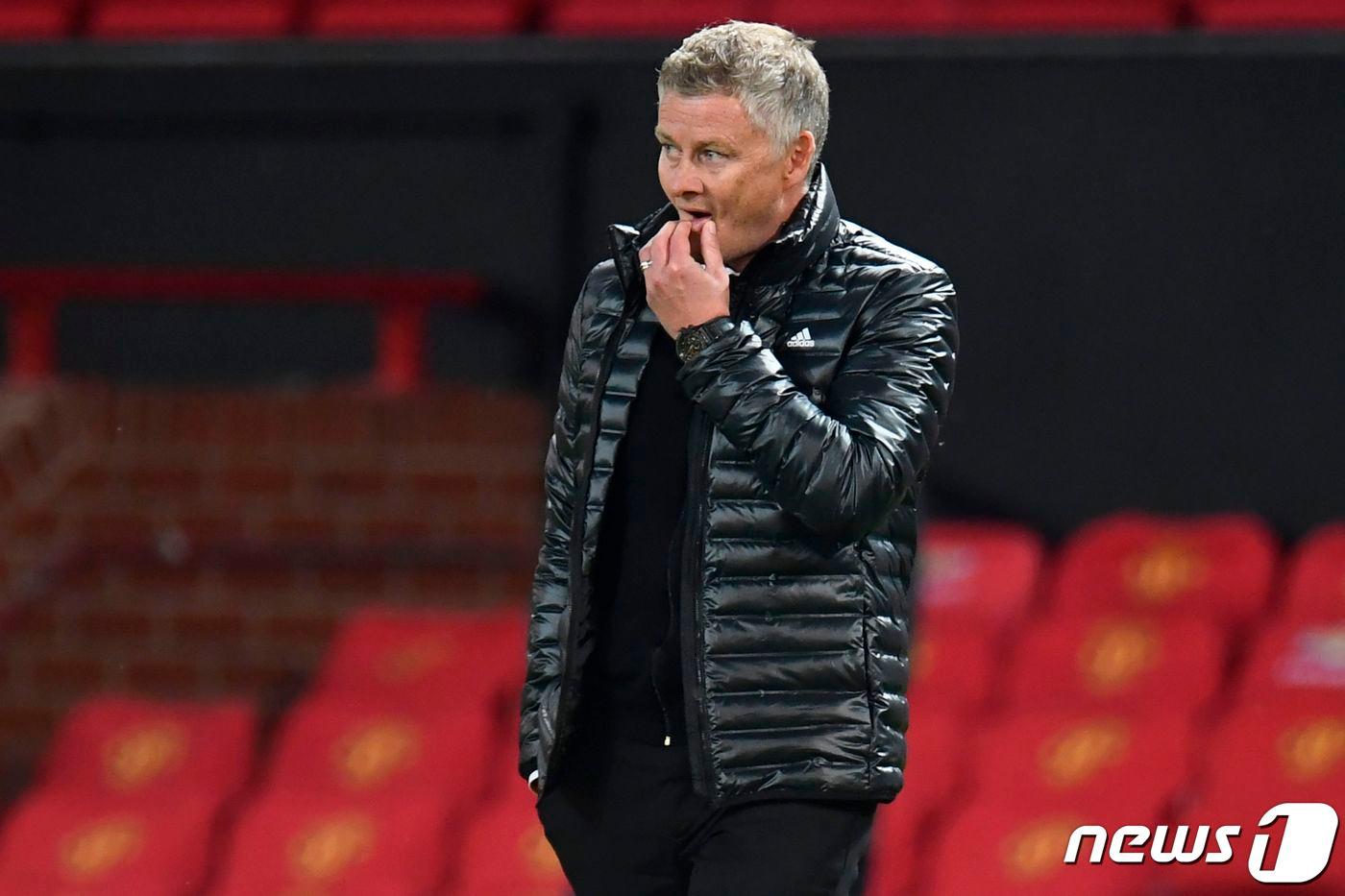 올레 군나르 솔샤르 맨체스터 유나이티드 감독이 14일(한국시간) 영국 맨체스터의 올드 트래포드에서 열린 사우스햄튼과의 2019-20 잉글랜드 프리미어리그 35라운드에서 비긴 뒤 아쉬워하고 있다. ⓒ AFP=뉴스1