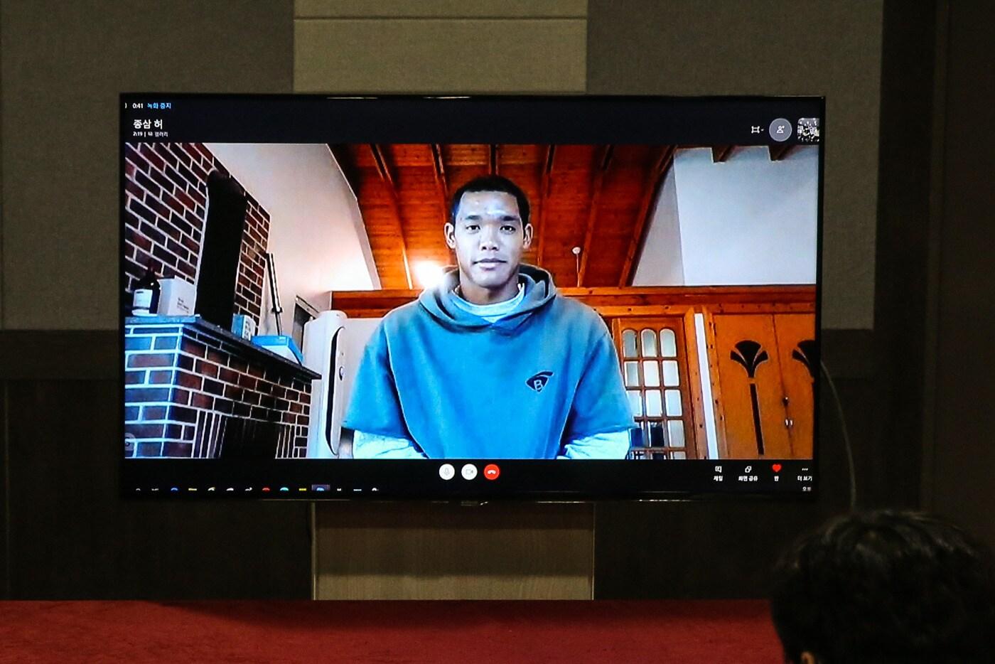 키움 히어로즈 에디슨 러셀이 16일 고척 스카이돔에서 영상통화로 인터뷰하고 있다.(키움 히어로즈 제공)ⓒ 뉴스1