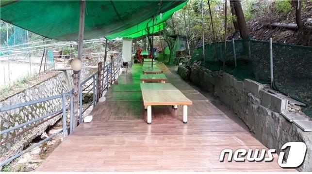 본문 이미지 - 계곡 위 평상 설치 사례(서울시 제공) ⓒ 뉴스1