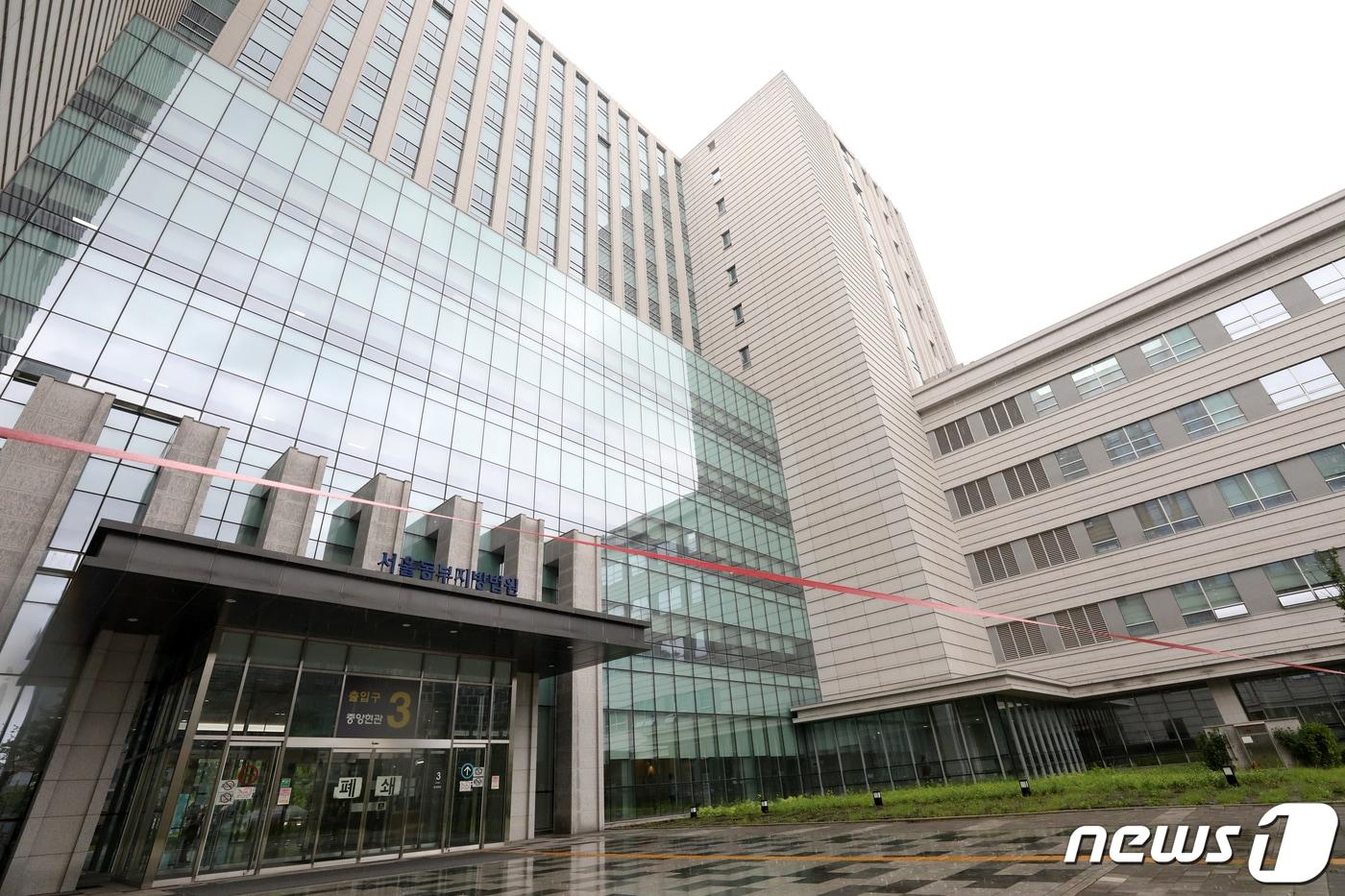 본문 이미지 - 중국 국적의 30대 사위와 돈 문제로 다투다 흉기로 찌르고 달아나 재판에 넘겨진 중국 국적의 50대 남성의 딸이 재판부에 선처를 요청했다 2020.7.23/뉴스1 ⓒ News1 이승배 기자