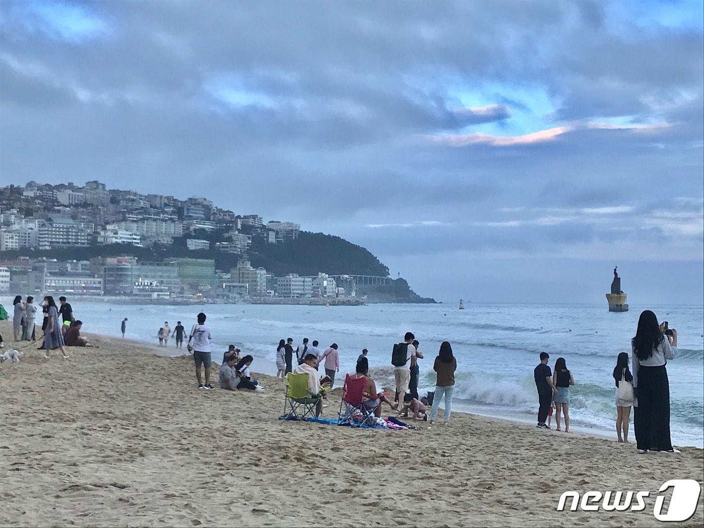 본문 이미지 - 지난 7월 25일 촬영한 부산 해운대해수욕장.ⓒ 뉴스1