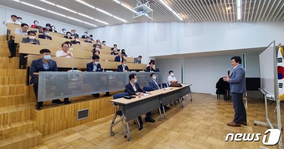 본문 이미지 - 공무원 역량 강화교육.(괴산군 제공)ⓒ 뉴스1