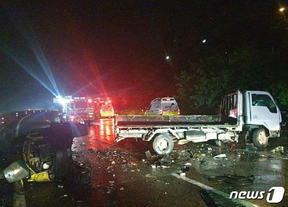 본문 이미지 - 부산 역주행 교통사고 현장.(부산경찰청 제공) /ⓒ 뉴스1